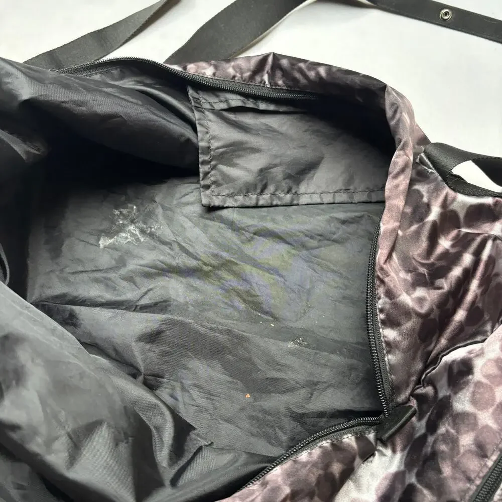 Oakley Gym Duffle Carry On Bag Mens 26x8.5 Geometric Workout Travel Gorpcore
